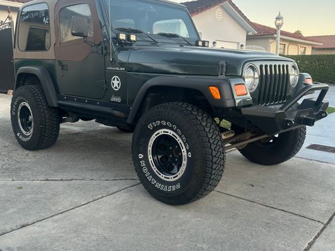 Used 2002 Jeep Wrangler SE image 1