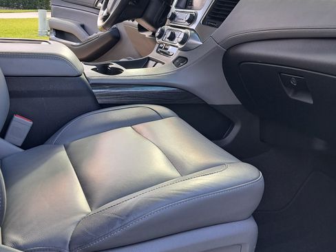 Used 2020 Chevrolet Suburban LT image 8