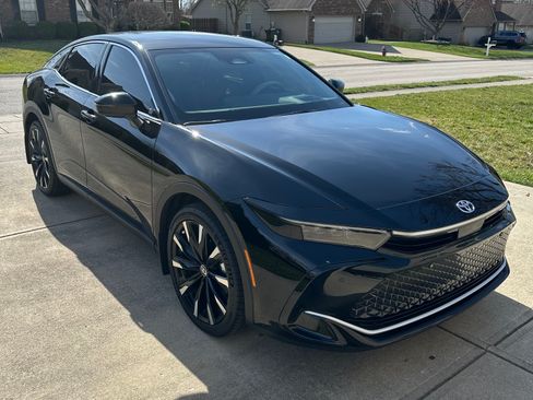 Used 2025 Toyota Crown Platinum image 4