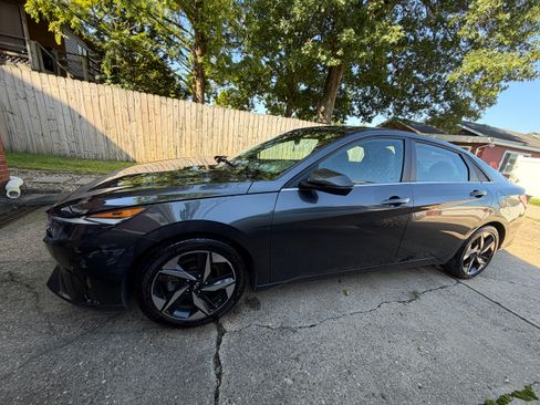 Used 2021 Hyundai Elantra SEL w/ Convenience + Premium Package FWD image 2