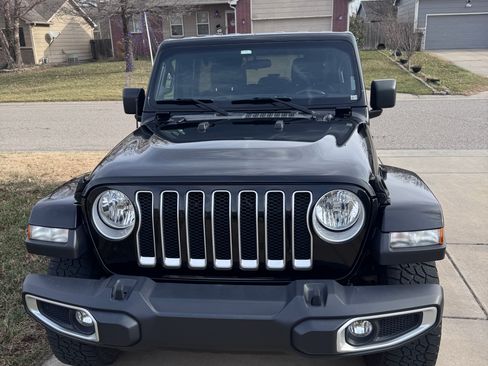 Used 2019 Jeep Wrangler Unlimited Sahara w/ Cold Weather Group image 2