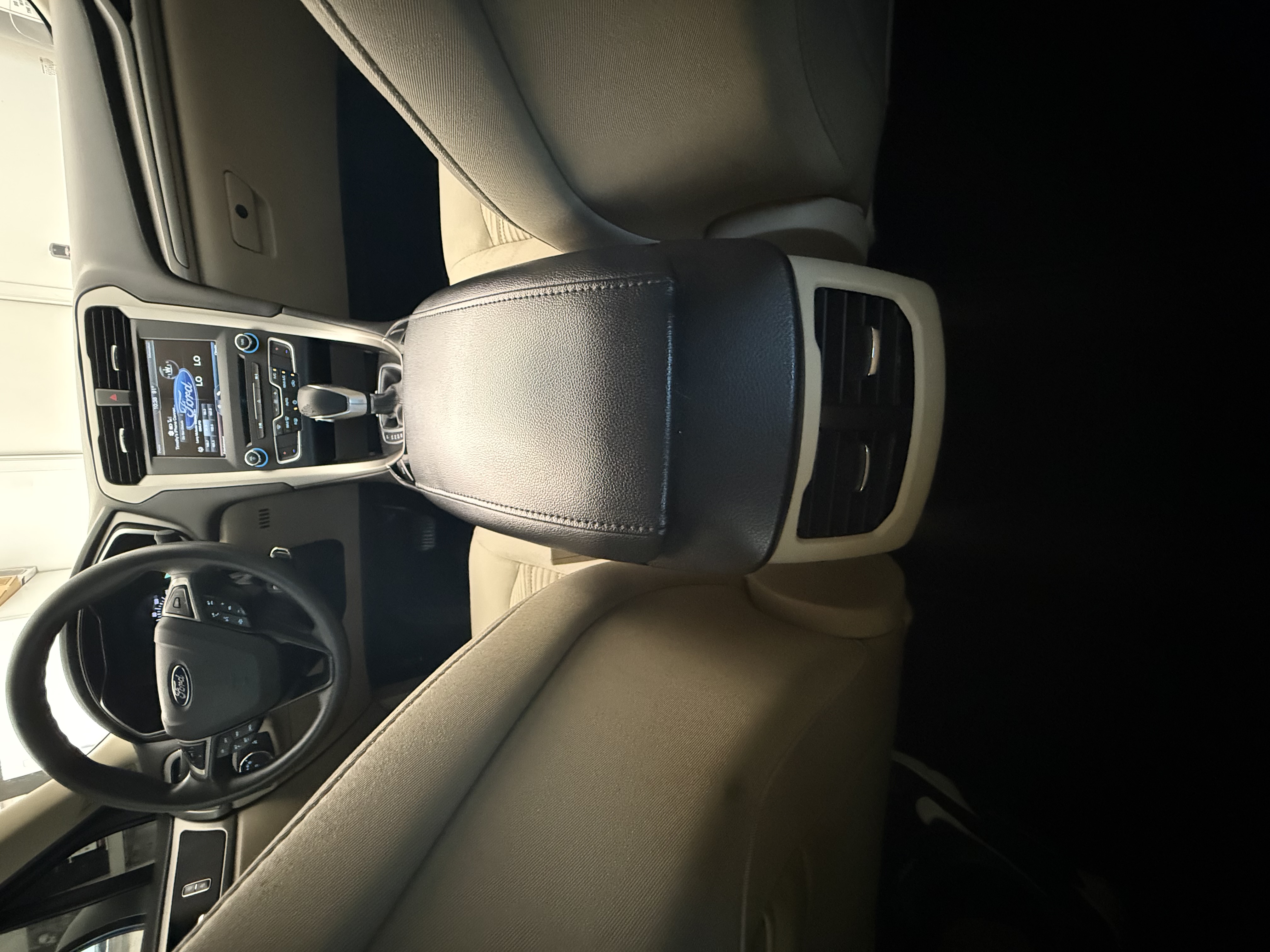 Used 2016 Ford Fusion SE FWD image 4