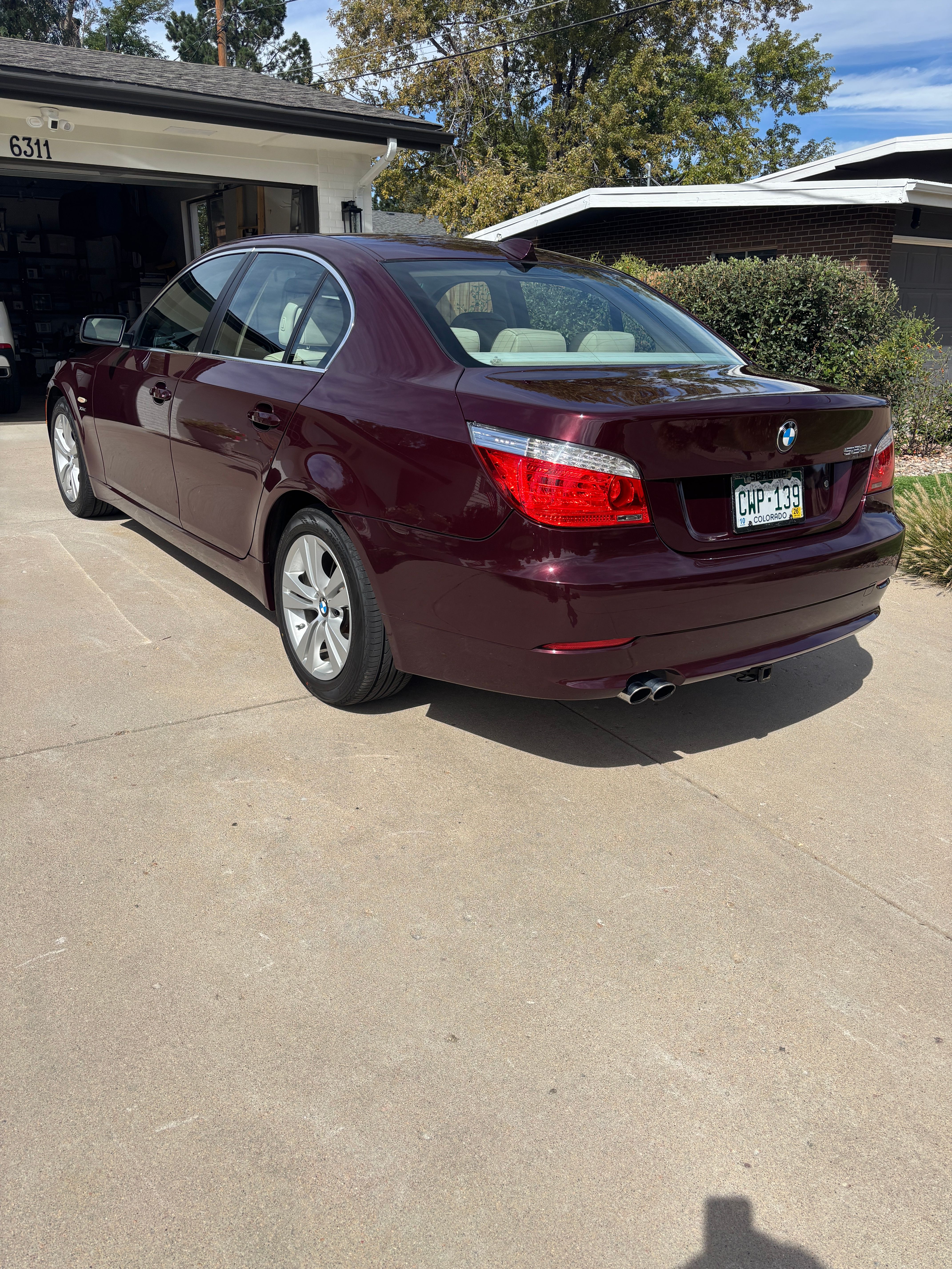 Used 2009 BMW 528i xDrive Sedan AWD/4WD image 1