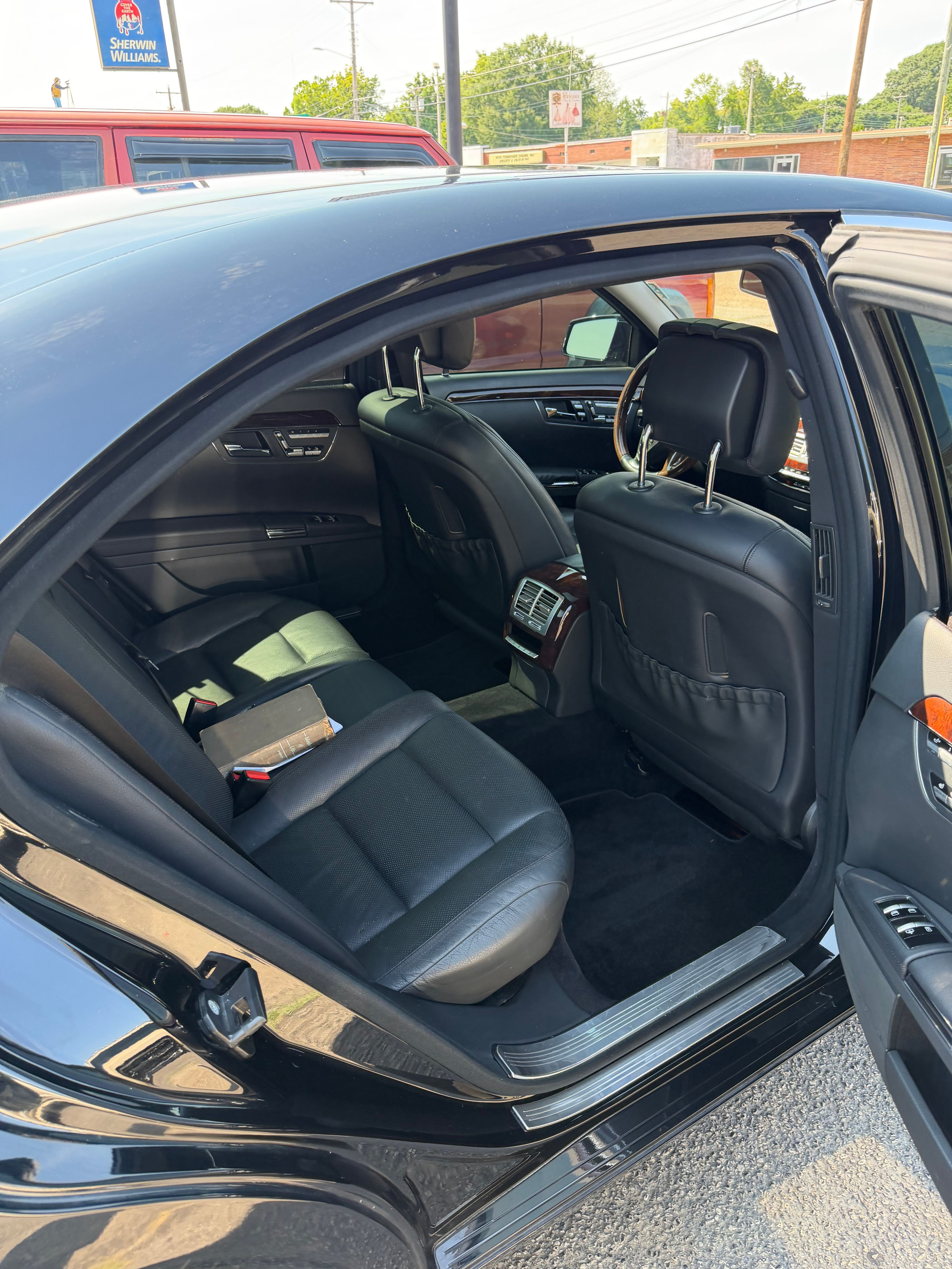 Used 2011 Mercedes-Benz S 550 4MATIC image 4