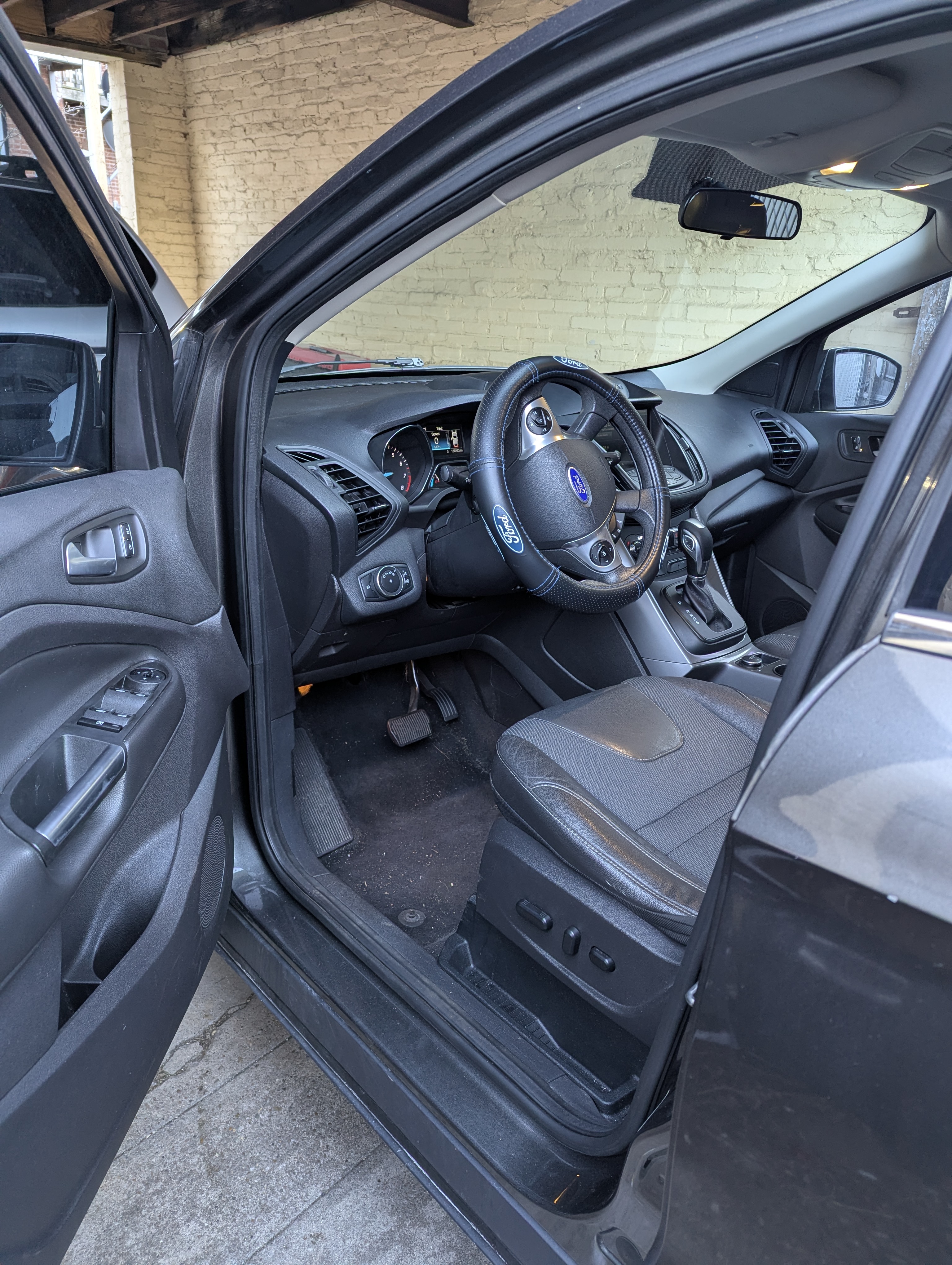Used 2015 Ford Escape SE w/ SE Chrome Package FWD image 6