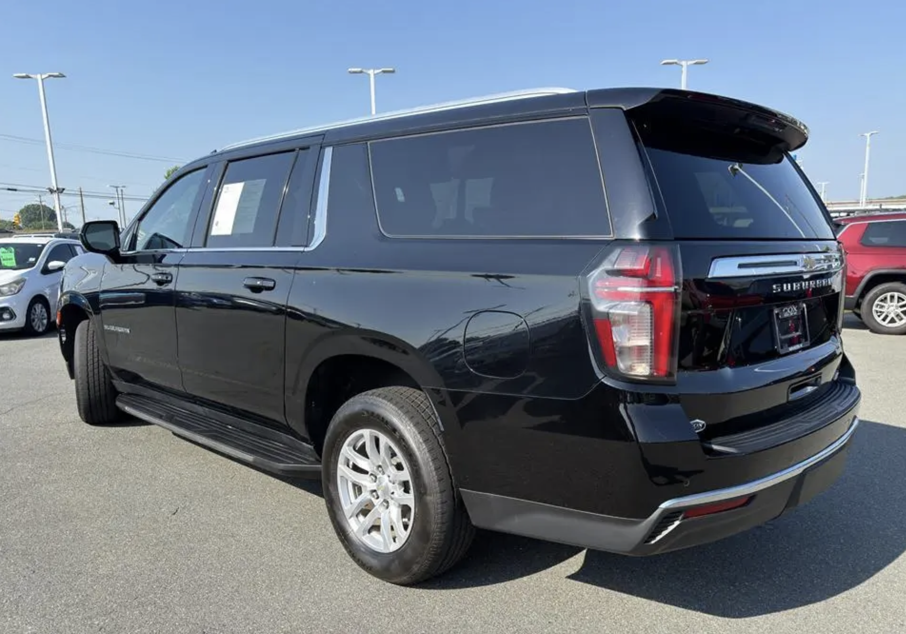 Used 2023 Chevrolet Suburban LT RWD image 9