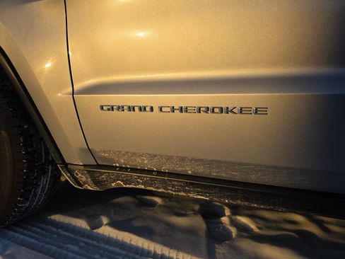 Used 2014 Jeep Grand Cherokee Limited image 13