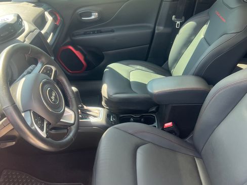 Used 2023 Jeep Renegade Trailhawk w/ Sun/Sound Group AWD/4WD image 6