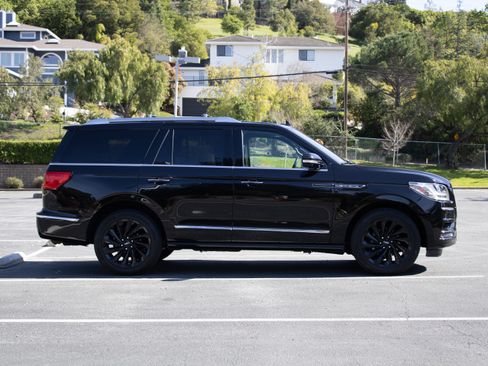 Used 2020 Lincoln Navigator Reserve image 4