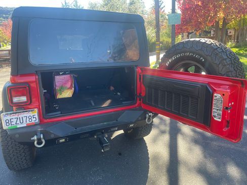 Used 2018 Jeep Wrangler Unlimited Sport S image 6