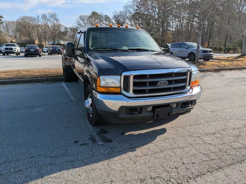 Used 2001 Ford F350 2WD Crew Cab DRW Super Duty image 2