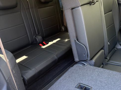 Used 2018 Volkswagen Tiguan SE w/ Panoramic Sunroof Package AWD/4WD image 20
