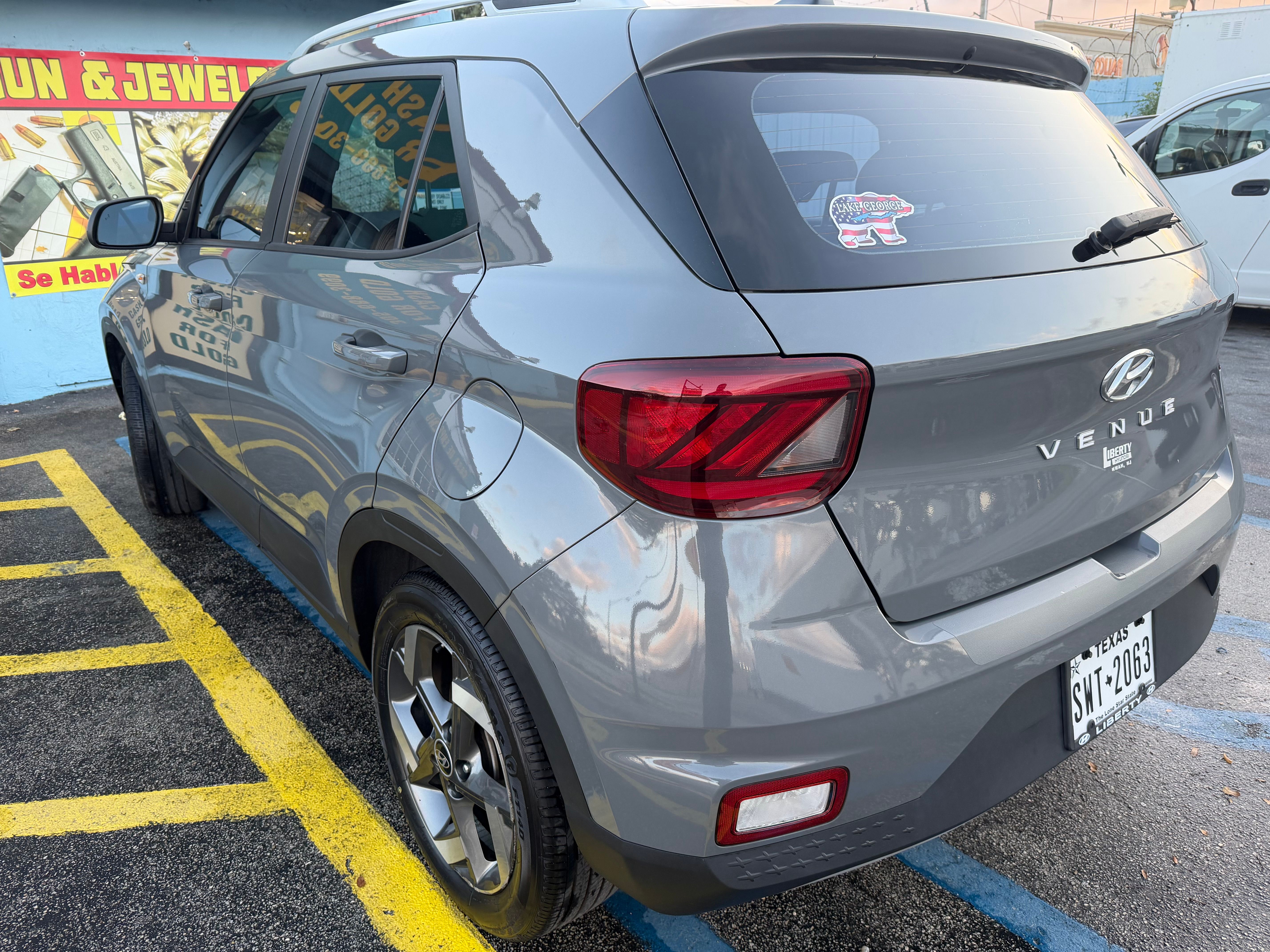 Used 2021 Hyundai Venue SE FWD image 9
