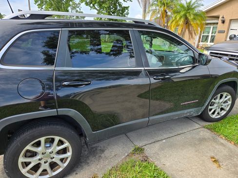 Used 2017 Jeep Cherokee Latitude w/ Safety/Convenience Group image 5
