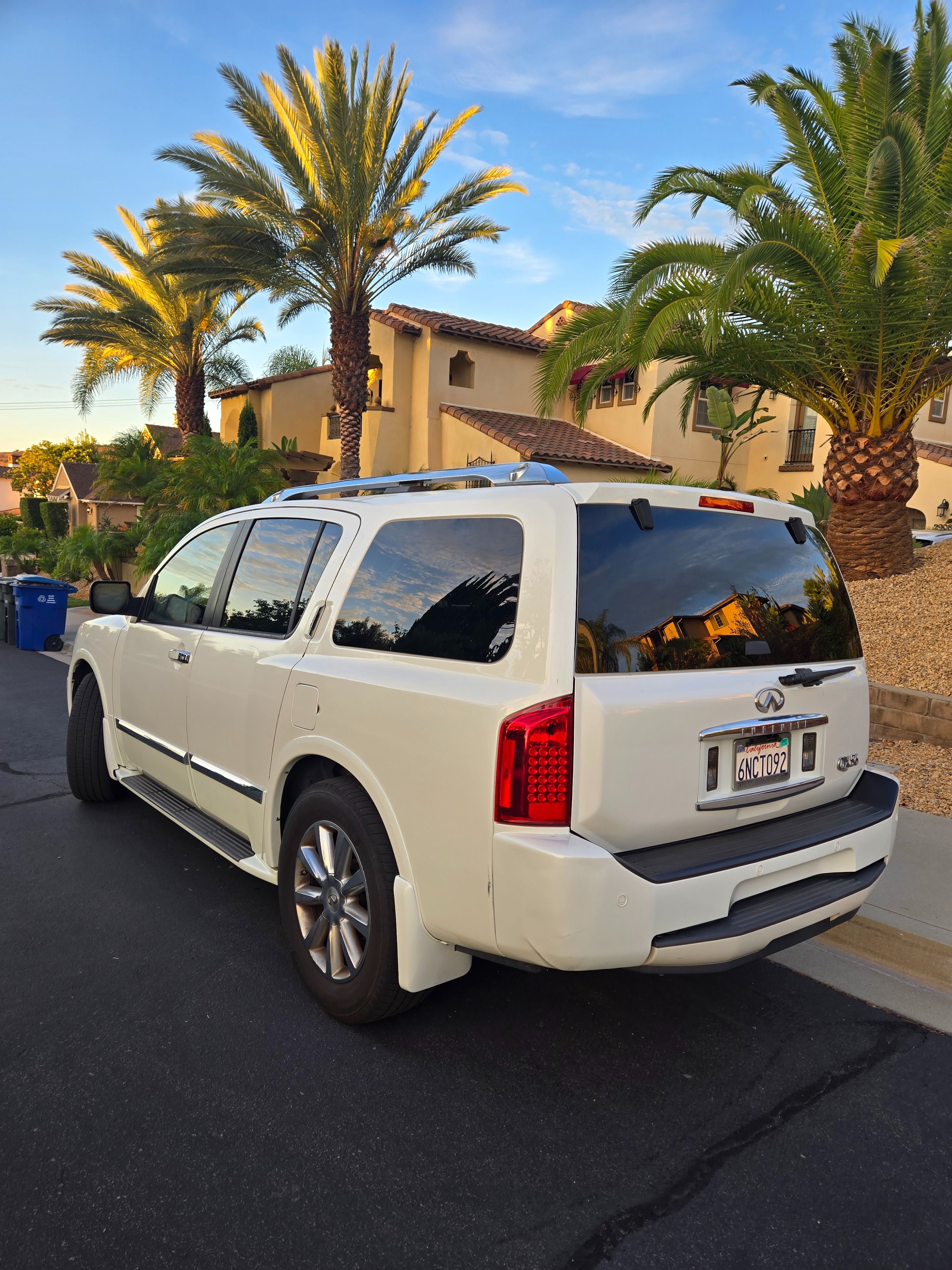 Used 2010 INFINITI QX56 2WD image 2