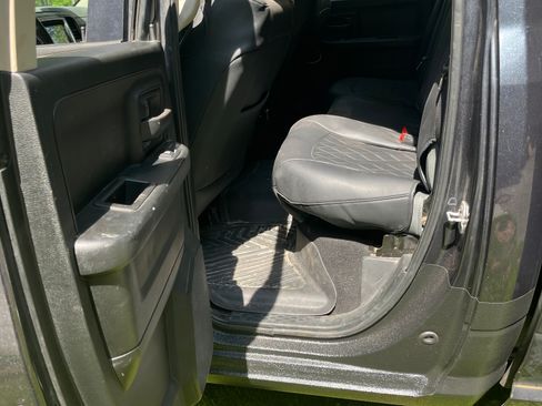 Used 2018 RAM 1500 Express w/ Express Value Package AWD/4WD image 9