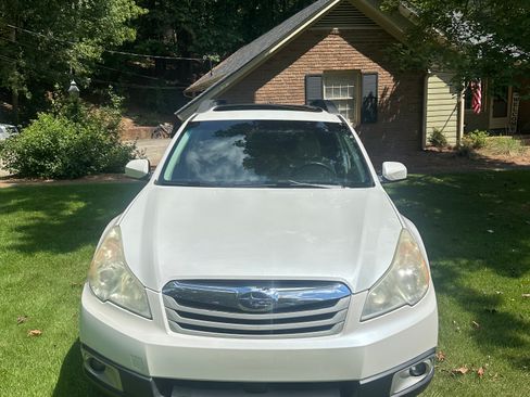 Used 2012 Subaru Outback 3.6R Limited w/ Moonroof Pkg AWD/4WD image 4