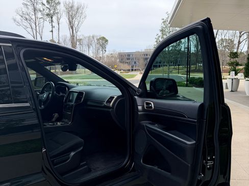 Used 2017 Jeep Grand Cherokee Laredo w/ Quick Order Package 23E image 12