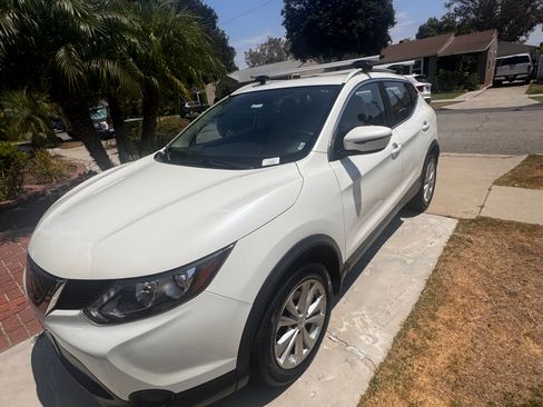Used 2018 Nissan Rogue Sport SV FWD image 4