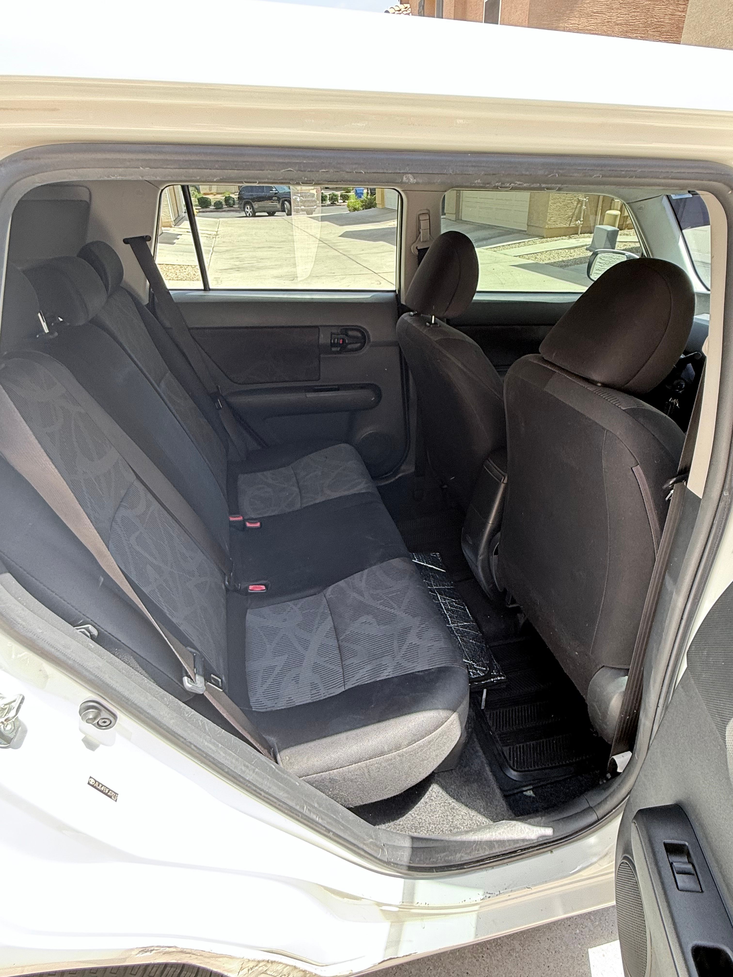 Used 2015 Scion xB FWD image 9