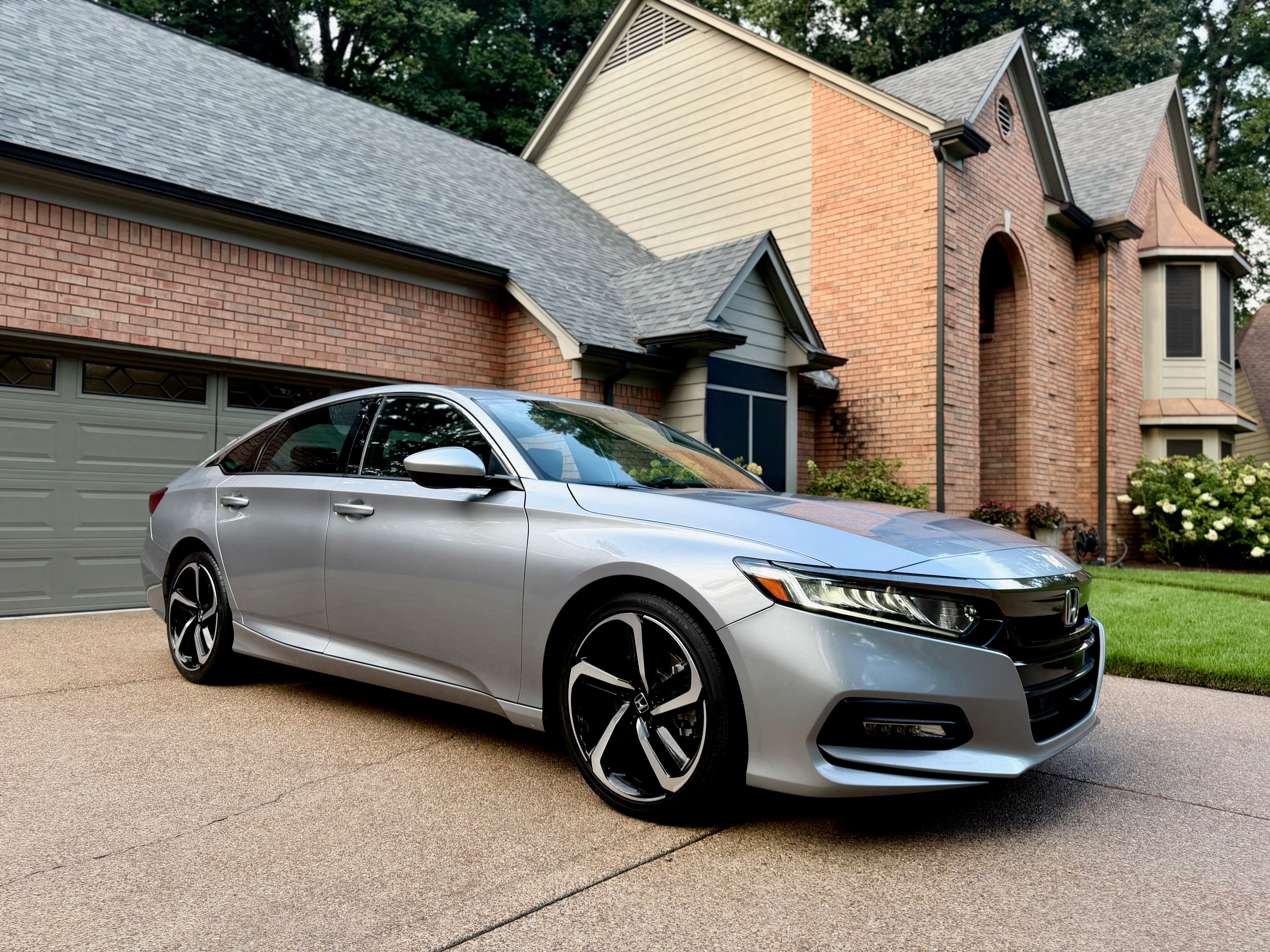 Used 2020 Honda Accord Sport image 2