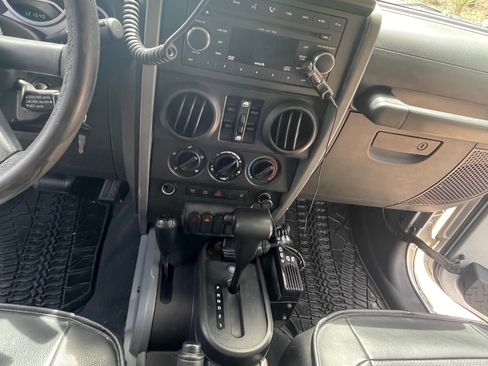 Used 2007 Jeep Wrangler Unlimited Rubicon w/ PWR Convenience Group AWD/4WD image 17