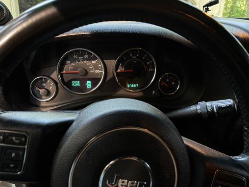Used 2013 Jeep Wrangler Sport AWD/4WD image 11