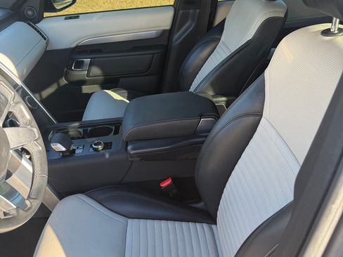 Used 2021 Land Rover Discovery S R-Dynamic image 5