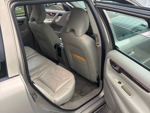 Used 2005 Volvo V70 2.4 FWD image 15