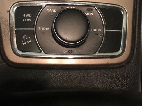 Used 2015 Jeep Grand Cherokee Limited image 16