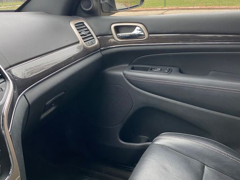 Used 2017 Jeep Grand Cherokee Overland image 17