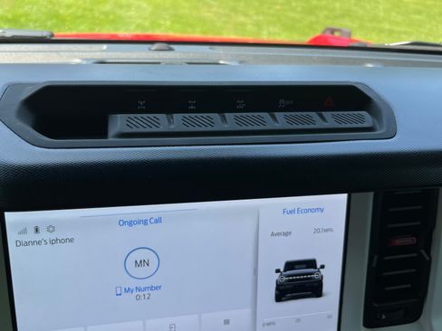 Used 2024 Ford Bronco Heritage Edition AWD/4WD image 2