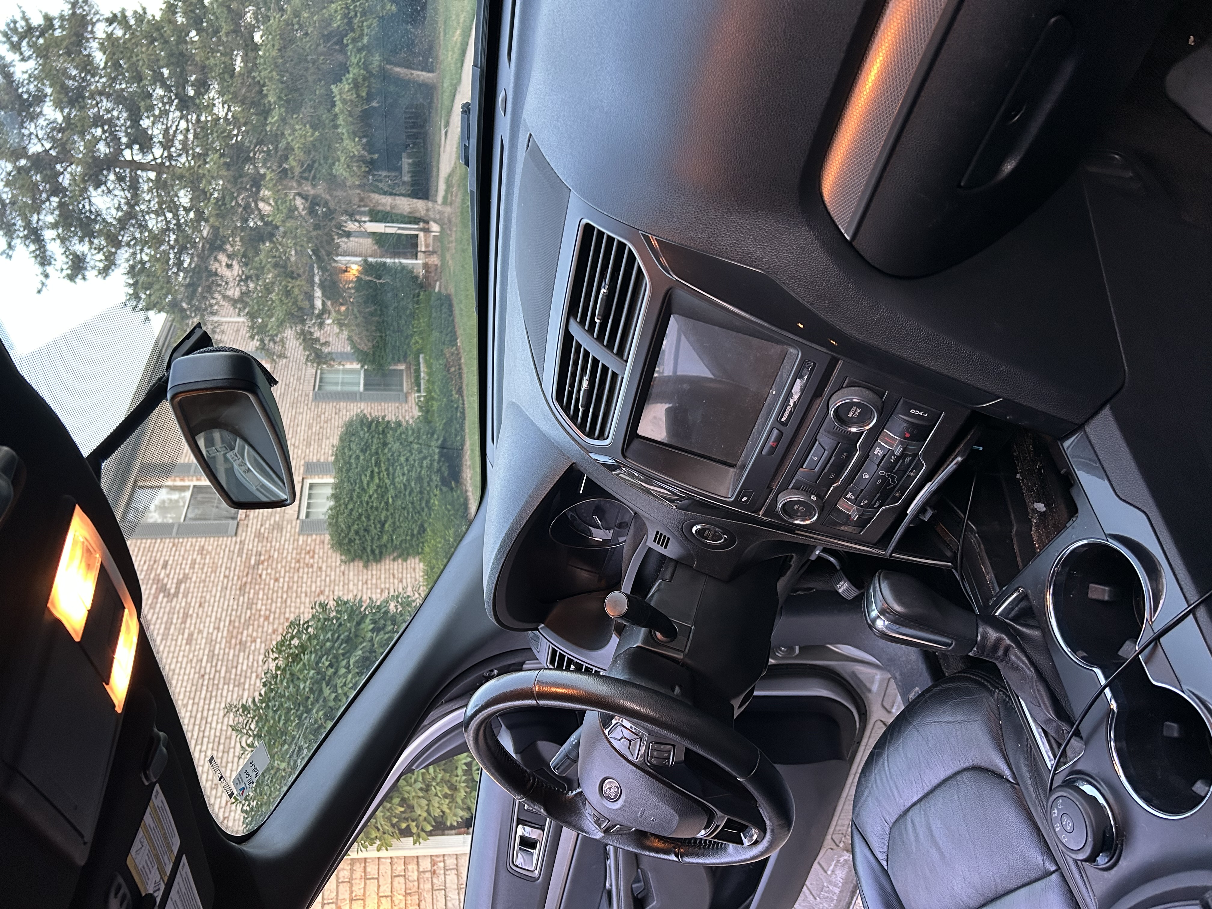 Used 2018 Ford Explorer XLT w/ Equipment Group 202A AWD/4WD image 15