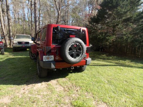 Used 2012 Jeep Wrangler Unlimited Sahara image 11