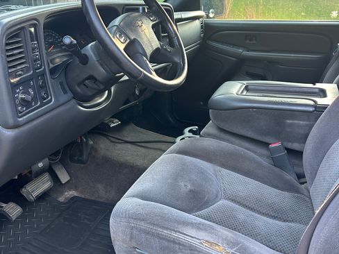 Used 2006 Chevrolet Silverado 2500 LT w/ Snow Plow Prep Package AWD/4WD image 14