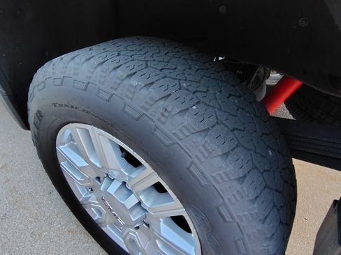 Used 2024 GMC Sierra 2500 SLE w/ SLE Value Package; image 11