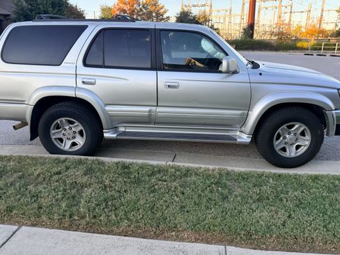 Used 2000 Toyota 4Runner Limited image 29