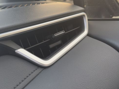 Used 2023 Toyota Corolla SE w/ SE Package image 26