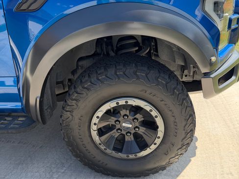Used 2017 Ford F150 Raptor w/ Equipment Group 802A Luxury AWD/4WD image 6