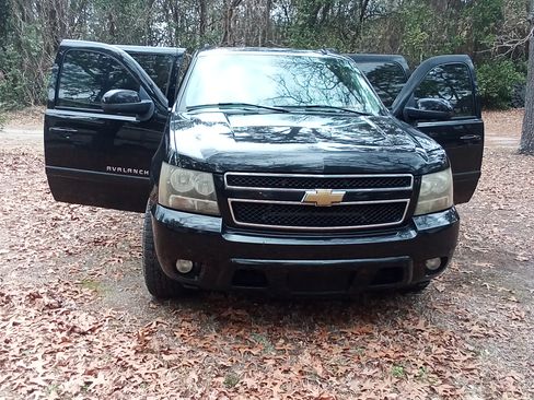 Used 2007 Chevrolet Avalanche LTZ w/ LTZ Preferred Equipment Group image 14
