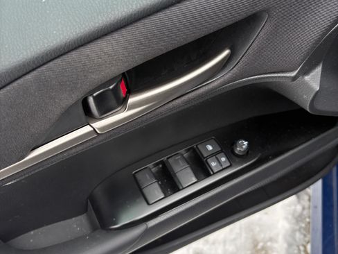 Used 2025 Toyota Camry LE w/ Convenience Package image 6