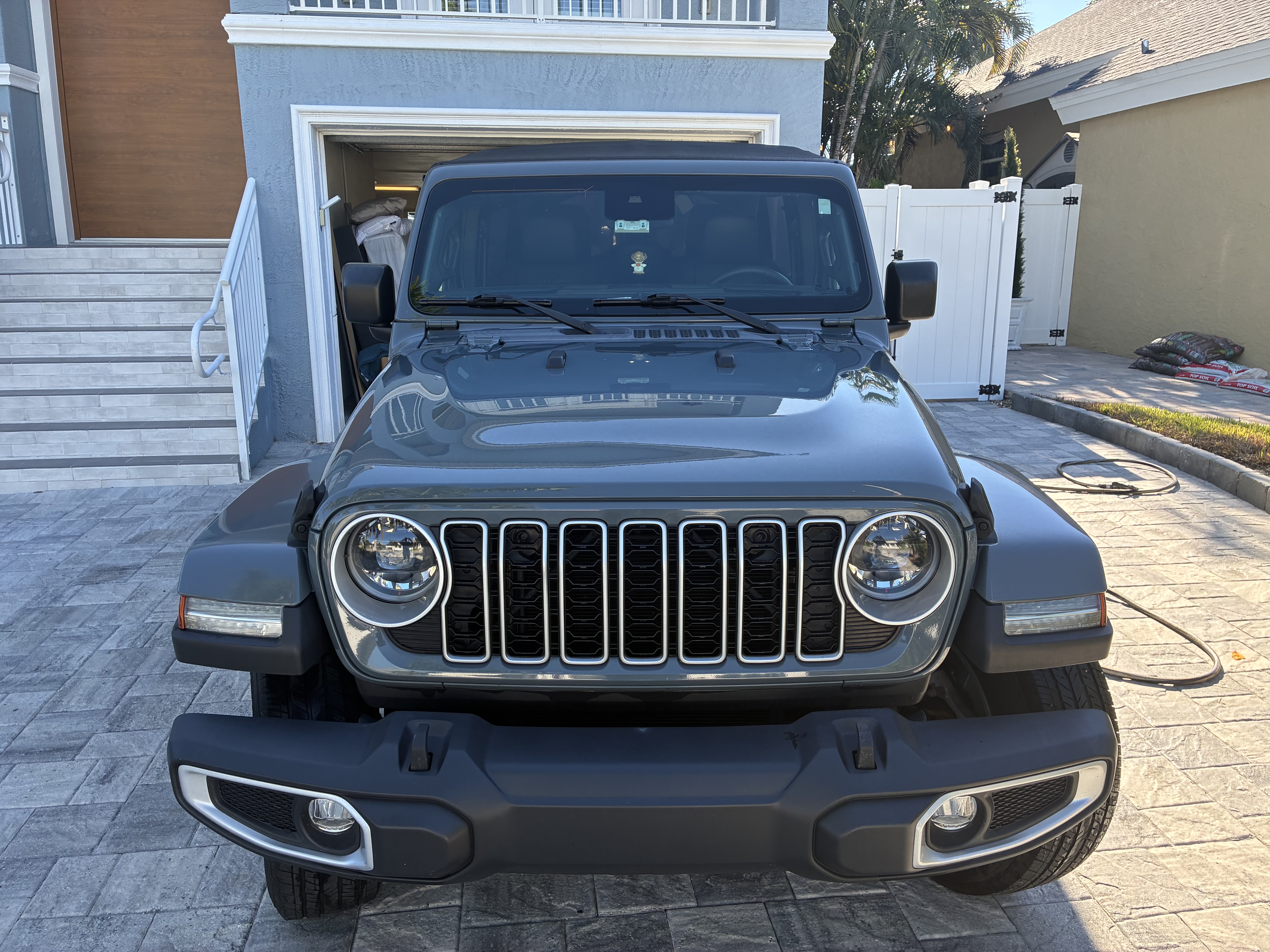 Used 2024 Jeep Wrangler Unlimited Sahara AWD/4WD image 4