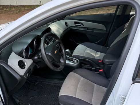 Used 2015 Chevrolet Cruze LS image 12