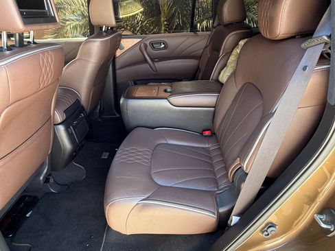Used 2017 INFINITI QX80 Limited AWD/4WD image 16
