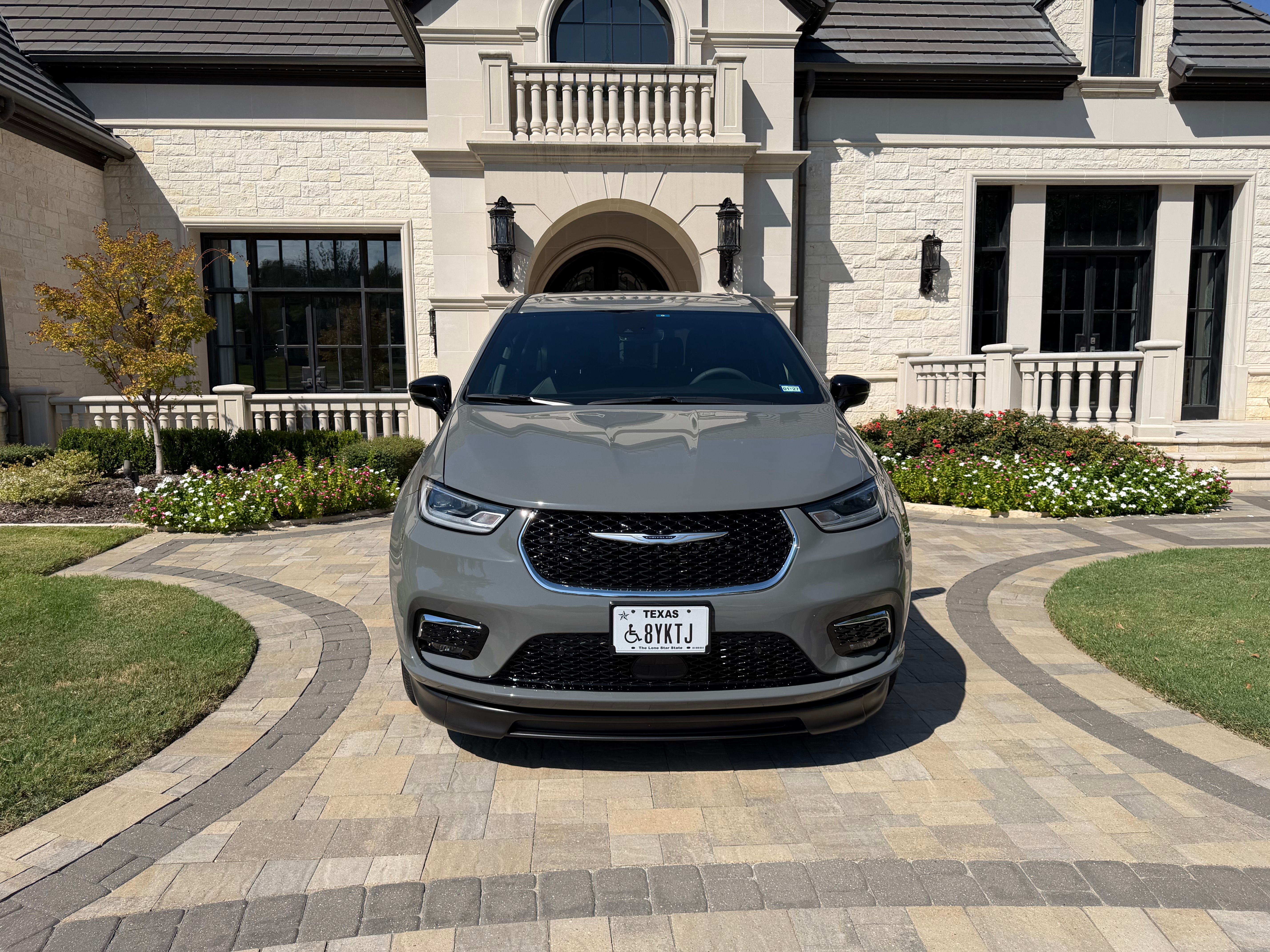 Used 2025 Chrysler Pacifica Select FWD image 6