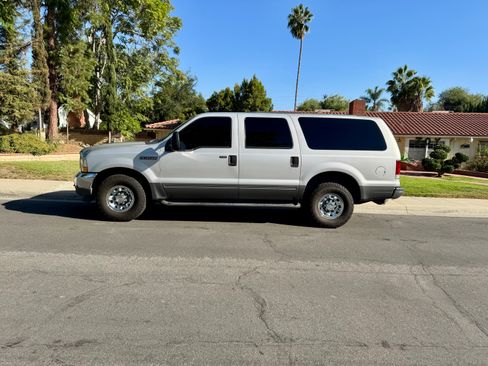 Used 2003 Ford Excursion XLT RWD image 4