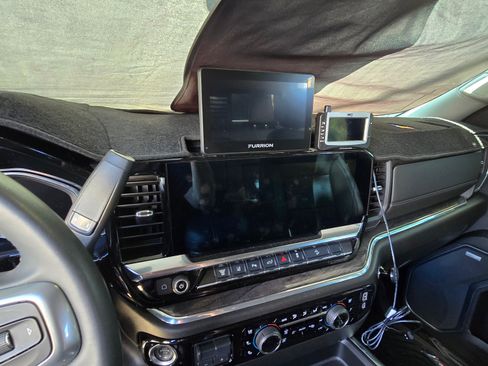 Used 2025 Chevrolet Silverado 3500 LTZ w/ Trail Boss Package image 9