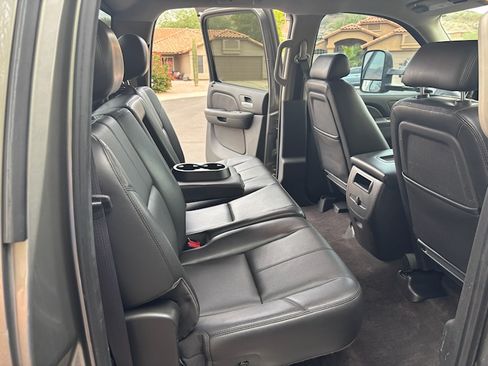 Used 2014 Chevrolet Silverado 2500 LTZ w/ LTZ Plus Package image 9