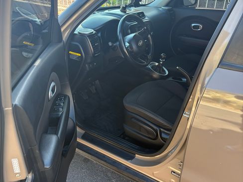 Used 2014 Kia Soul FWD image 4