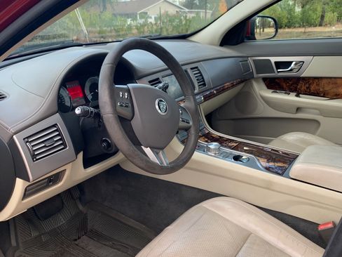 Used 2011 Jaguar XF Premium image 11